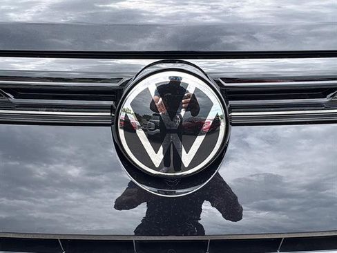 New 2026 Volkswagen Taos SE FWD image 11