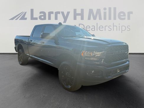 Used 2022 RAM 2500 Big Horn w/ Night Edition AWD/4WD image 7