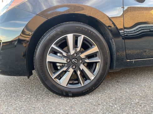 Used 2025 Nissan Versa SV image 29