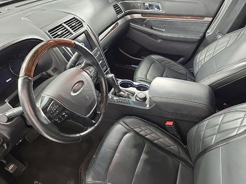 Used 2017 Ford Explorer Platinum image 11