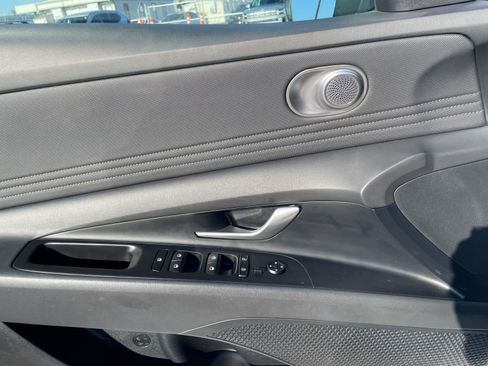 Used 2025 Hyundai Elantra SEL image 20