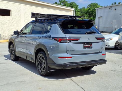 Used 2026 Mitsubishi Outlander AWD image 3
