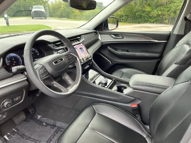 Used 2024 Jeep Grand Cherokee L Limited w/ Black Appearance Package AWD/4WD image 11