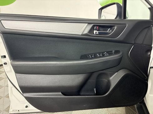 Used 2017 Subaru Outback 2.5i Premium image 12