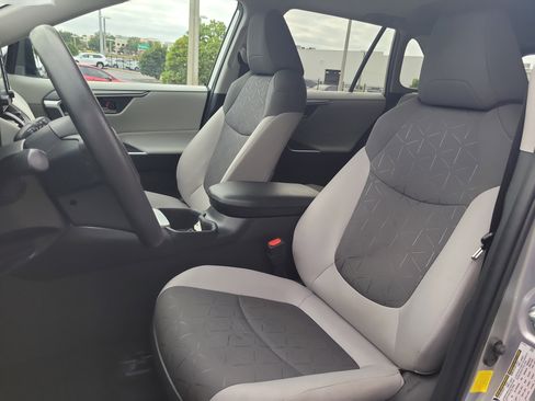 Used 2022 Toyota RAV4 XLE image 21