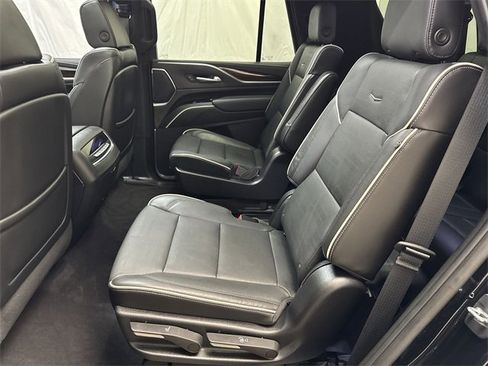 Used 2022 Cadillac Escalade Premium Luxury image 13