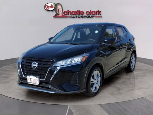 Used 2024 Nissan Kicks S image 1