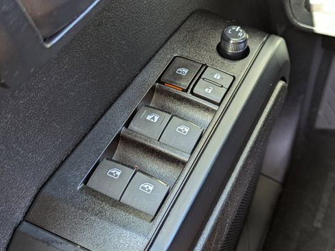 Used 2021 Toyota Tacoma SR w/ SR Convenience Package image 24