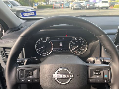 Used 2025 Nissan Rogue SV image 30