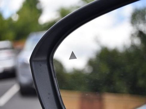 New 2025 Nissan Kicks SR image 10