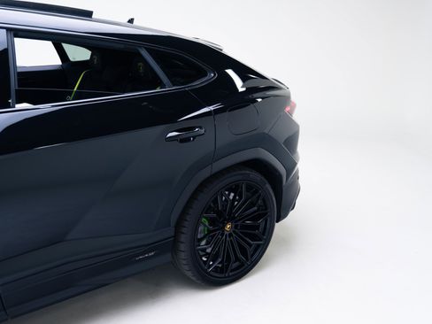 Used 2025 Lamborghini Urus SE image 17