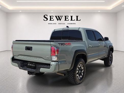 Used 2023 Toyota Tacoma TRD Off-Road w/ Technology Package AWD/4WD image 4