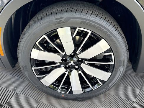 New 2025 Mitsubishi Outlander SE image 30