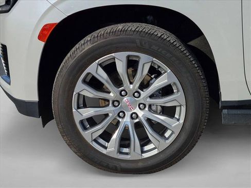 Used 2022 GMC Yukon XL Denali AWD/4WD image 24