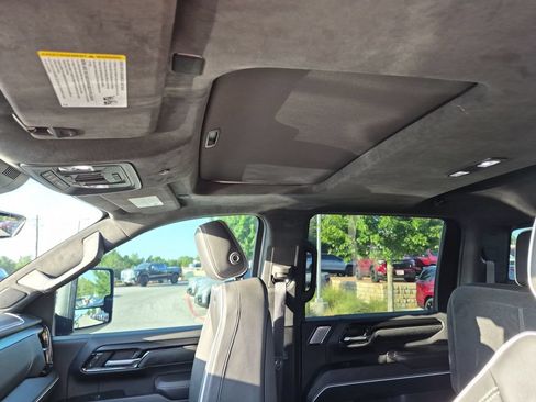 Used 2025 GMC Sierra 2500 AT4X AWD/4WD image 32