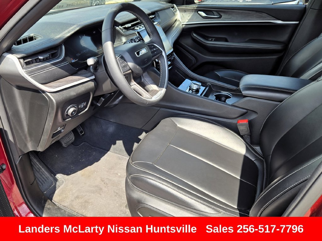 Used 2024 Jeep Grand Cherokee L Limited w/ Black Appearance Package AWD/4WD image 17