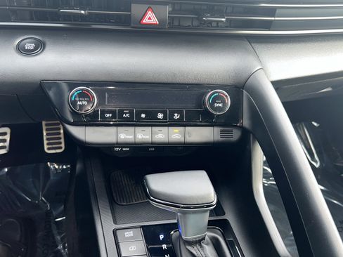 Certified 2025 Hyundai Elantra Sport image 14