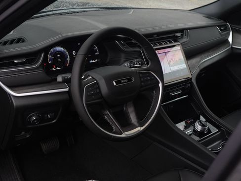 New 2025 Jeep Grand Cherokee Limited w/ Trailer Tow Package image 50