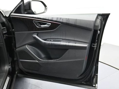 Used 2021 Audi Q8 Premium Plus w/ Premium Plus Package image 28