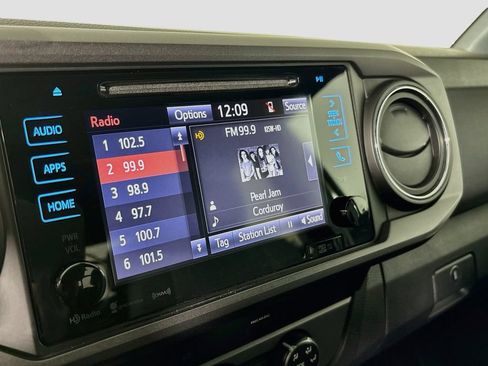 Used 2019 Toyota Tacoma TRD Off-Road w/ Technology Package AWD/4WD image 18