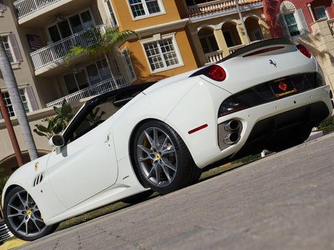 Used 2014 Ferrari California image 70