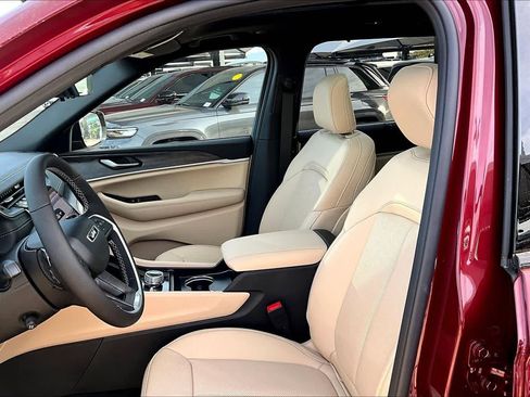 New 2025 Jeep Grand Cherokee L Limited w/ Luxury Tech Group II AWD/4WD image 10