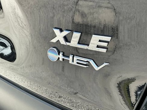 Used 2025 Toyota RAV4 XLE AWD/4WD image 19