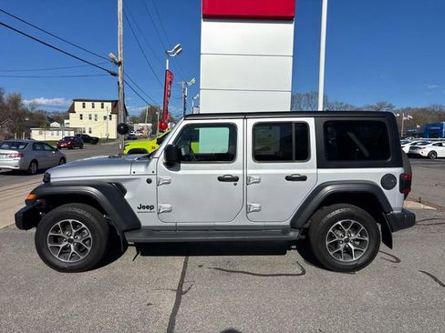 Used 2024 Jeep Wrangler Unlimited Sport AWD/4WD image 2