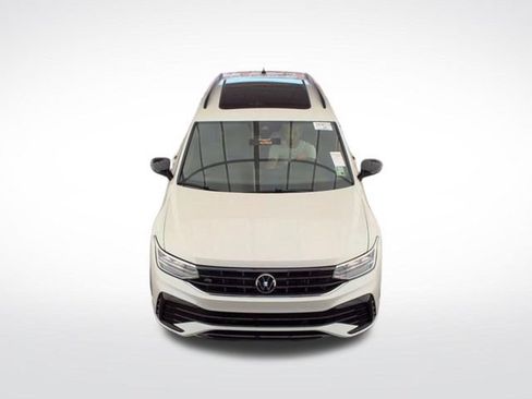 Used 2022 Volkswagen Tiguan SE R-Line FWD image 3