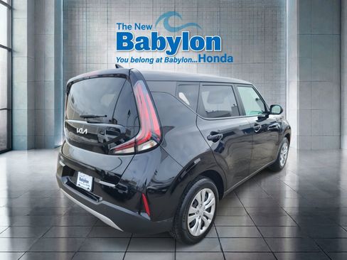 Used 2023 Kia Soul LX image 4