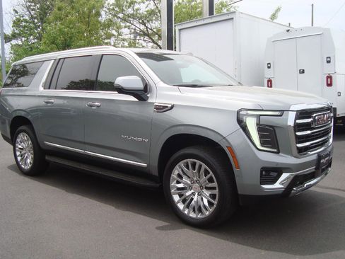 Certified 2025 GMC Yukon XL Elevation w/ Elevation Premium Package AWD/4WD image 1
