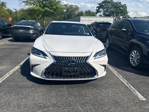 Used 2024 Lexus ES 350 w/ Premium Package FWD image 2