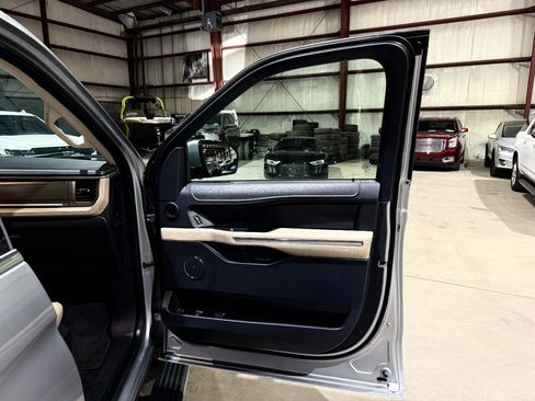 Used 2024 Ford Expedition Max Limited image 24