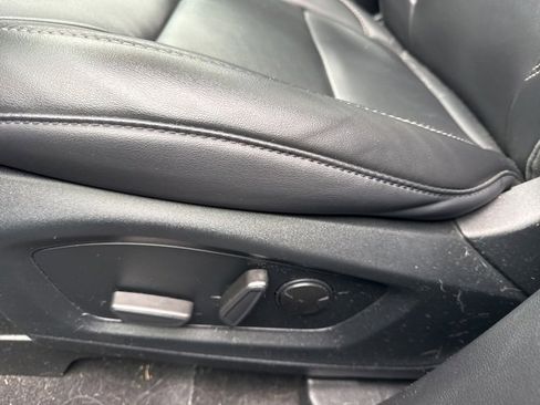 Used 2022 Ford Explorer XLT w/ Equipment Group 202A image 22