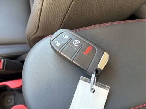 Used 2022 Jeep Renegade Trailhawk image 21