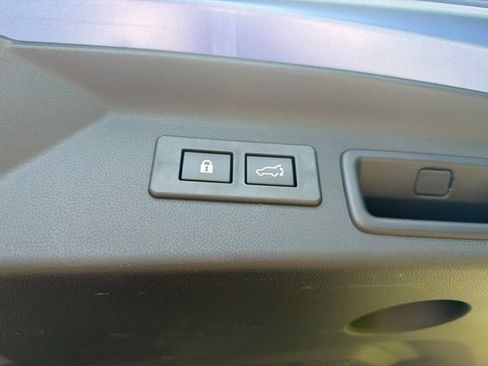 Used 2025 Subaru Forester Limited AWD/4WD image 11
