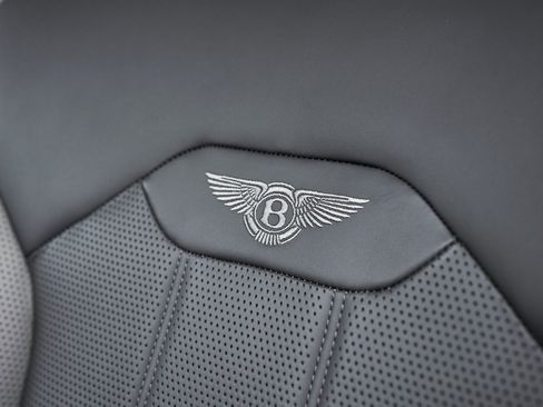 Used 2023 Bentley Bentayga Extended Wheelbase image 44