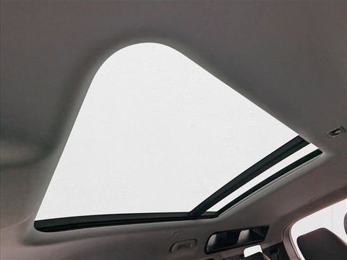 New 2025 Land Rover Defender 110 S image 14