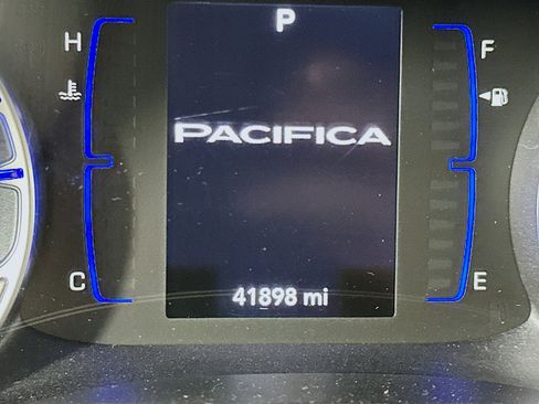 Used 2020 Chrysler Pacifica Touring-L image 19