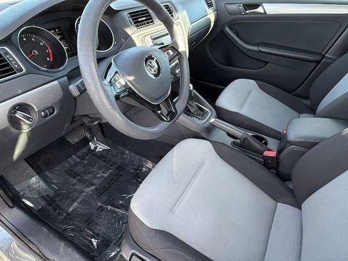 Used 2017 Volkswagen Jetta S image 10