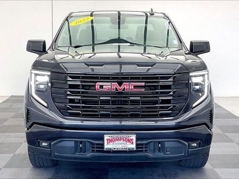 Used 2022 GMC Sierra 1500 Elevation w/ X31 Off-Road Package AWD/4WD image 2