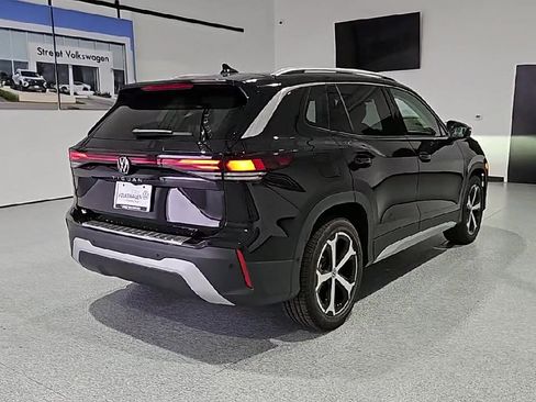 New 2026 Volkswagen Tiguan SE FWD image 9