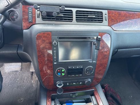 Used 2013 Chevrolet Avalanche LTZ AWD/4WD image 17