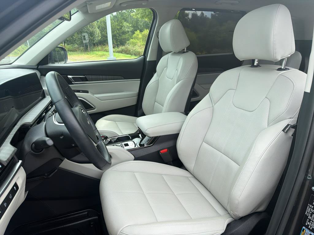 Used 2025 Kia Telluride EX w/ EX Captain's Chair Package AWD/4WD image 24