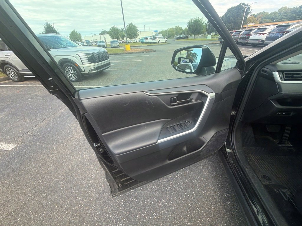 Used 2024 Toyota RAV4 LE AWD/4WD image 12