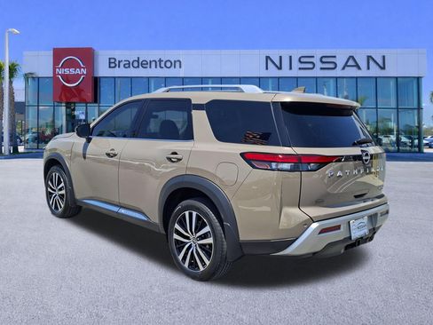 Certified 2025 Nissan Pathfinder Platinum AWD/4WD image 7