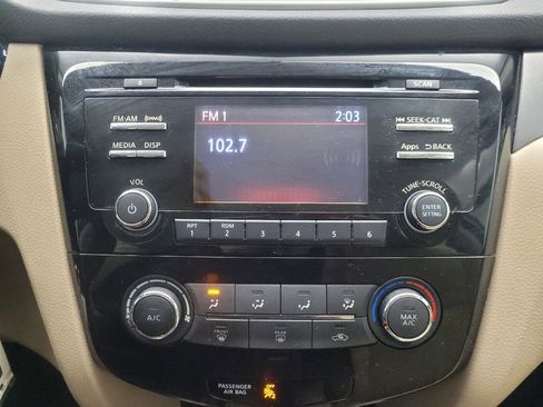 Used 2016 Nissan Rogue S AWD/4WD image 25