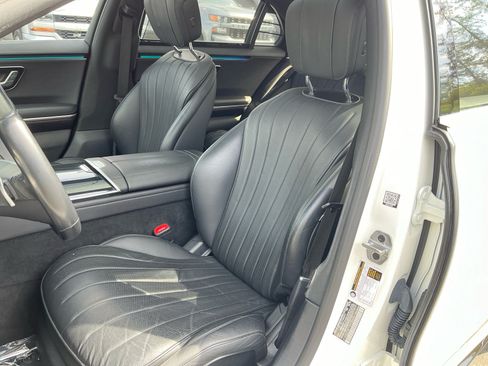 Used 2022 Mercedes-Benz S 580 4MATIC Sedan w/ AMG Line Package image 19