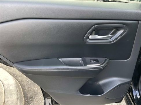 Used 2024 Nissan Rogue SV image 23