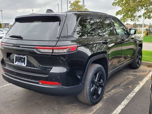 Used 2022 Jeep Grand Cherokee Altitude image 8